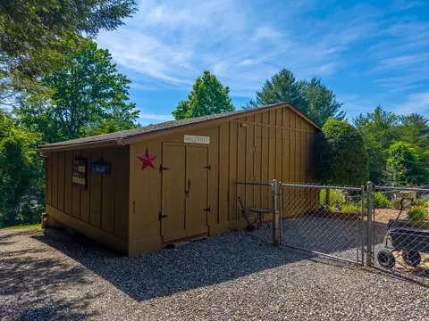 Exterior - 323 Berry Mountain Rd, Sylva, NC 28779 photo 9 of 10