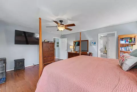 Bedroom - 323 Berry Mountain Rd, Sylva, NC 28779 photo 3 of 5