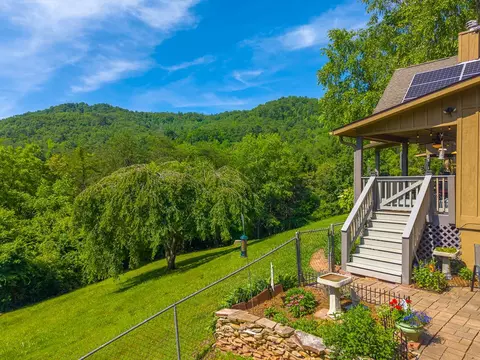 Exterior - 323 Berry Mountain Rd, Sylva, NC 28779 photo 7 of 10