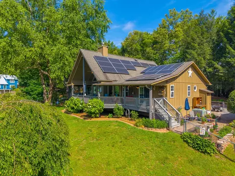 Exterior - 323 Berry Mountain Rd, Sylva, NC 28779 photo 2 of 10