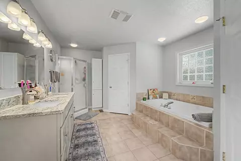 Bath - 323 Berry Mountain Rd, Sylva, NC 28779 photo 2 of 3