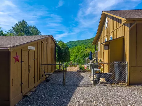 Exterior - 323 Berry Mountain Rd, Sylva, NC 28779 photo 8 of 10