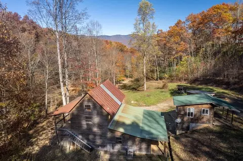 930 Copperhead Cv, Sylva, NC 28779