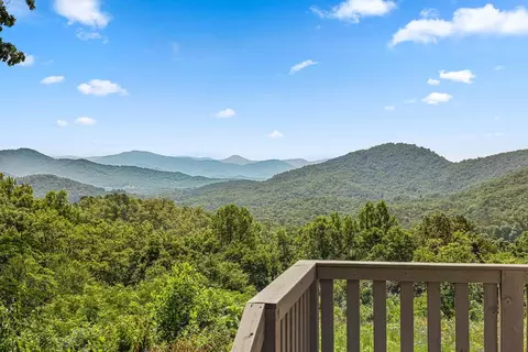 195 Mystic Mountain Rdg, Franklin, NC 28734