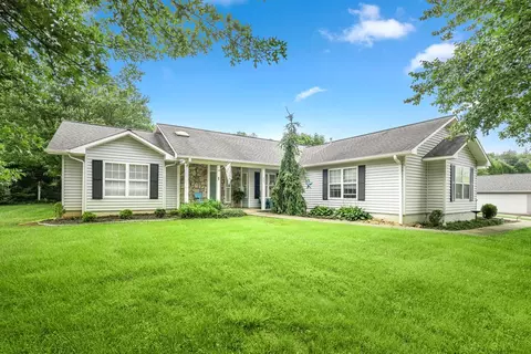 403 W Coventry Dr, Franklin, NC 28734