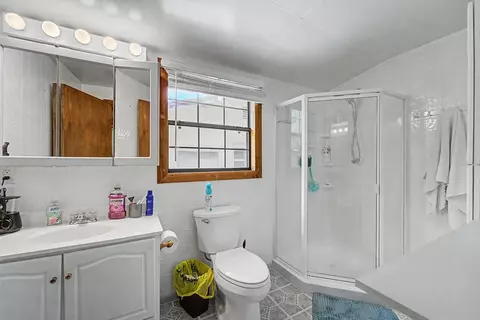 Bath - 970 Ned Hill Rd, Franklin, NC 28734 photo 2 of 2