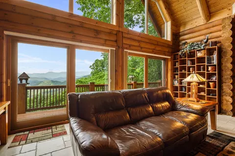 Living - 832 Dunloggin Rd, Cullowhee, NC 28723 photo 2 of 6