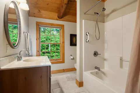 Bath - 832 Dunloggin Rd, Cullowhee, NC 28723 photo 4 of 5