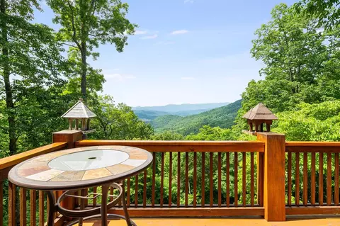 832 Dunloggin Rd, Cullowhee, NC 28723