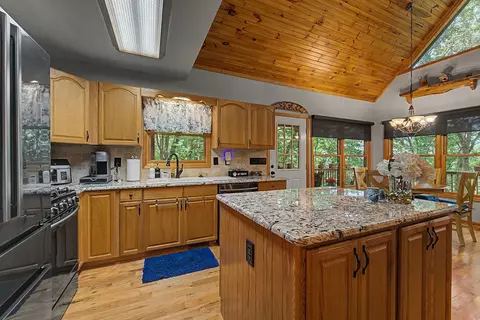 Kitchen - 515 Canterbery Rd, Murphy, NC 28906 photo 4 of 5