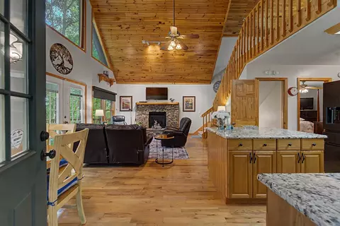 Entry Way - 515 Canterbery Rd, Murphy, NC 28906 photo 1 of 1