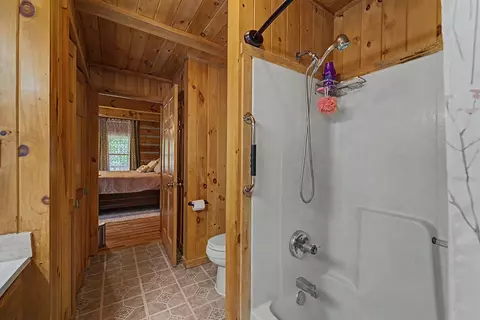 Bath - 538 E Frk, Sylva, NC 28779 photo 2 of 3