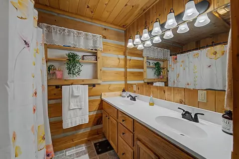 Bath - 538 E Frk, Sylva, NC 28779 photo 1 of 3