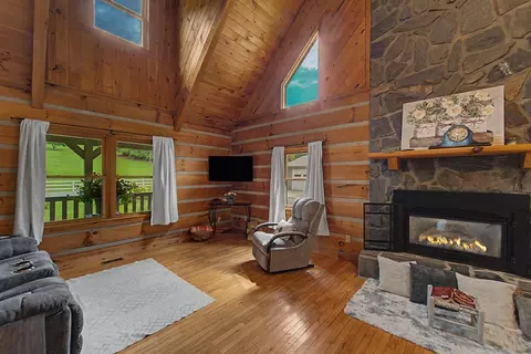 Living - 538 E Frk, Sylva, NC 28779 photo 2 of 4