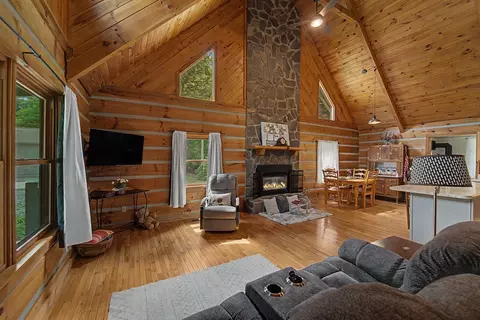 Living - 538 E Frk, Sylva, NC 28779 photo 1 of 4
