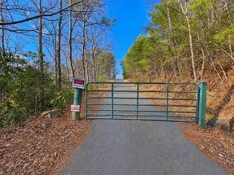 81 Lucerne Dr, Canton, NC 28716