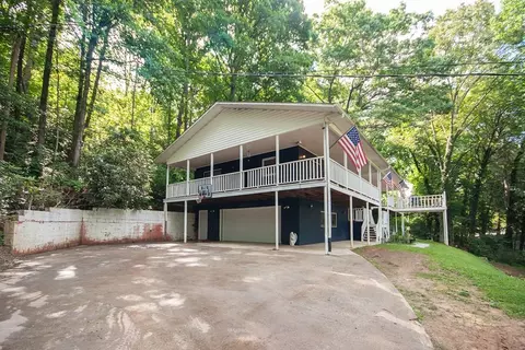 51 Lion St, Franklin, NC 28734