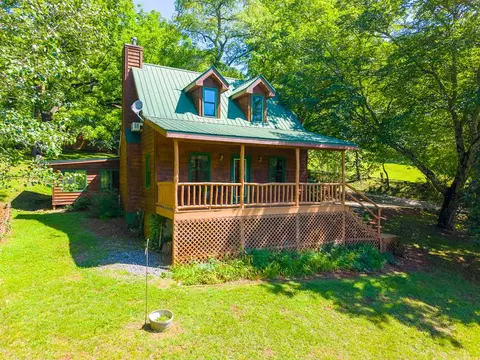 108 Grannys Knob Rd, Franklin, NC 28734