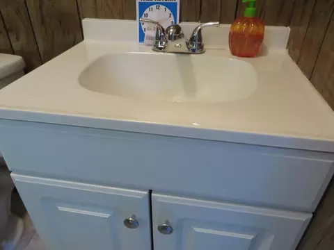 Bath - 2826 2826 Highlands Rd, Franklin, NC 28734 photo 1 of 1