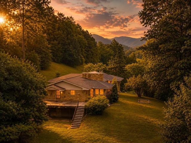 222 Mitchell Mountain Rd, Bryson City, NC 28713