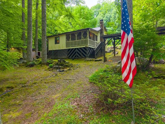 1617 Upper Cove Rd, Robbinsville, NC 28771