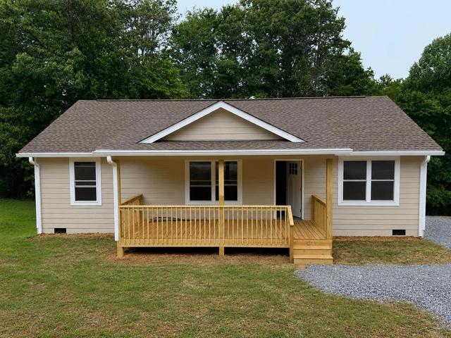 44 Oak Lodge Rd, Franklin, NC 28734