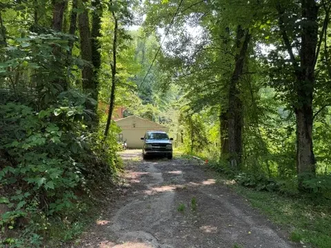 Exterior - 138 Heavenly View Dr, Sylva, NC 28779 photo 2 of 3
