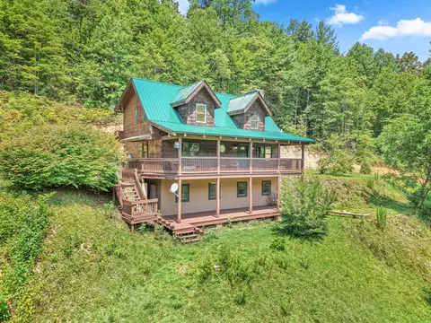2560 Round Hill Rd, Bryson City, NC 28713