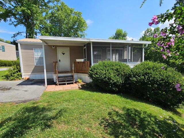 26 N Front St, Franklin, NC 28734