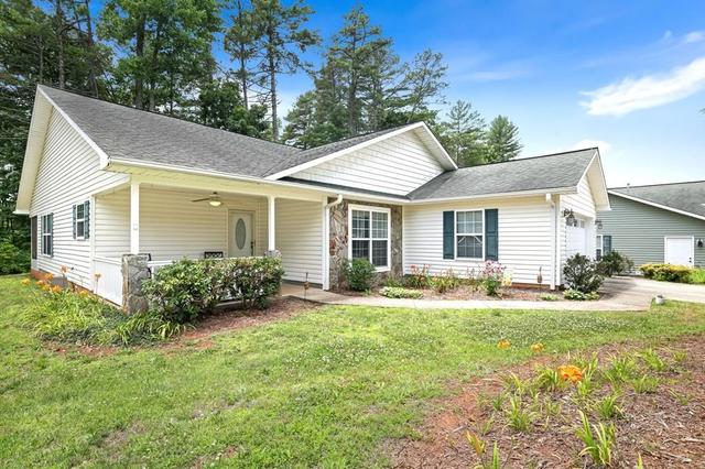 17 Coventry Cir E, Franklin, NC 28734