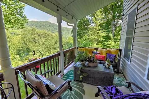 1333 Pigeon Crk, Bryson City, NC 28713