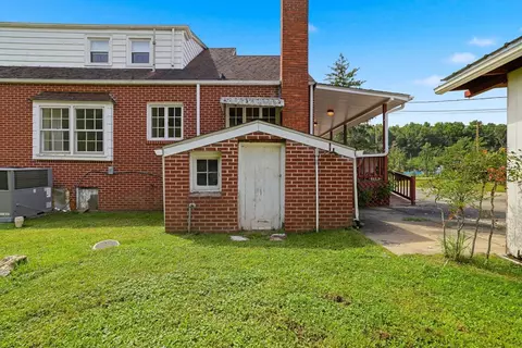Exterior - 783 Skyland Dr, Sylva, NC 28779 photo 6 of 10