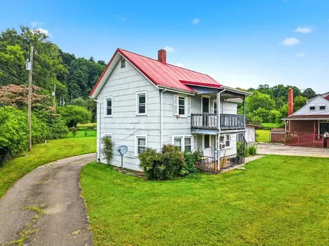 Exterior - 783 Skyland Dr, Sylva, NC 28779 photo 8 of 10