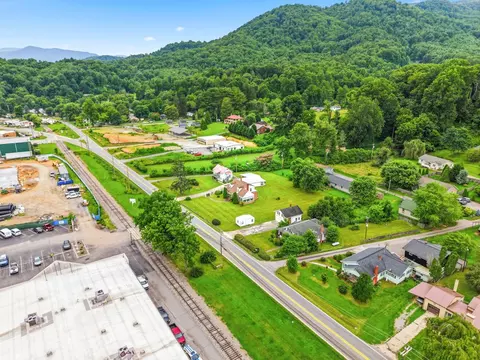 View/Area - 783 Skyland Dr, Sylva, NC 28779 photo 7 of 9