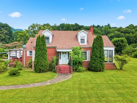 Exterior - 783 Skyland Dr, Sylva, NC 28779 photo 1 of 10