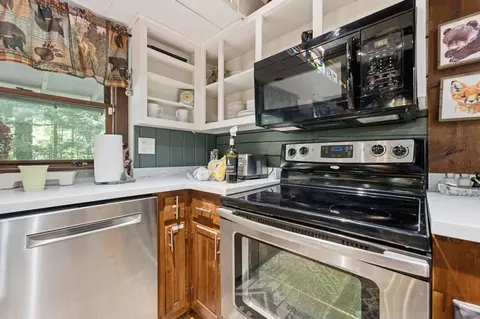Kitchen - 75 Log Haven Ln, Franklin, NC 28734 photo 4 of 6