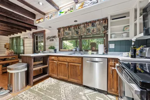 Kitchen - 75 Log Haven Ln, Franklin, NC 28734 photo 3 of 6