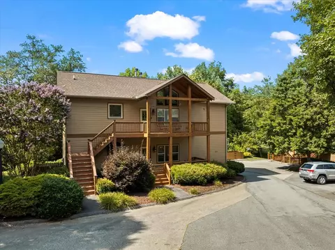 698 Olympic Dr, Whittier, NC 28789