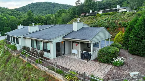 25 Willow View Dr # A, Franklin, NC 28734