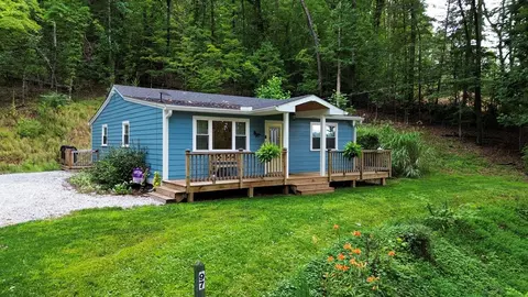 97 Silver Spruce Ln, Franklin, NC 28734