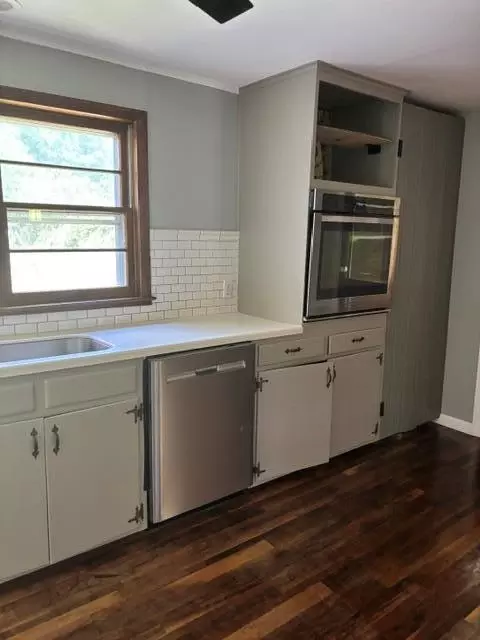 Kitchen - 128 Barnes Rd, Sylva, NC 28779 photo 2 of 4
