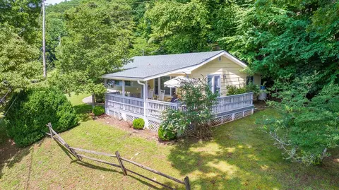 1473 E Hickory Knoll Rd, Franklin, NC 28734