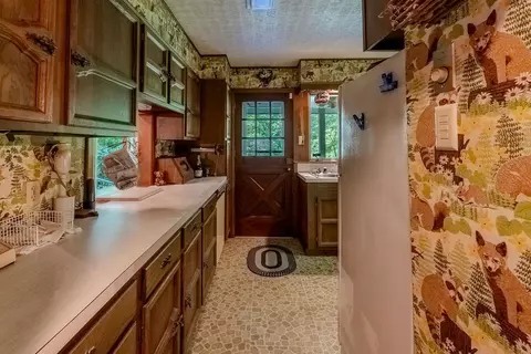 Kitchen - 182 Brandy Ln, Franklin, NC 28734 photo 3 of 5