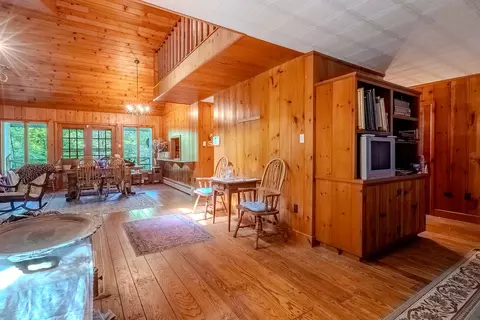 Entry Way - 182 Brandy Ln, Franklin, NC 28734 photo 3 of 9
