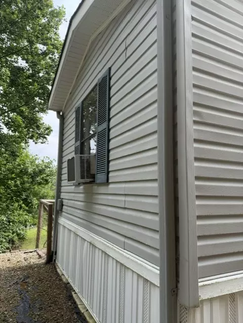 Exterior - 912 Lyle Downs Rd, Franklin, NC 28734 photo 2 of 8
