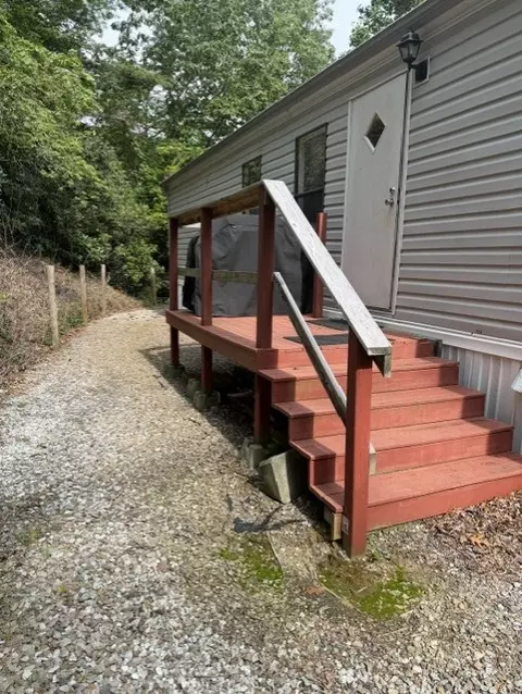 Exterior - 912 Lyle Downs Rd, Franklin, NC 28734 photo 1 of 8