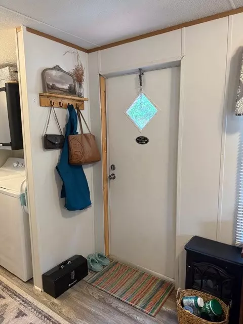 Entry Way - 912 Lyle Downs Rd, Franklin, NC 28734 photo 1 of 3