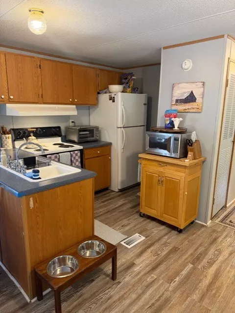 Kitchen - 912 Lyle Downs Rd, Franklin, NC 28734 photo 1 of 1