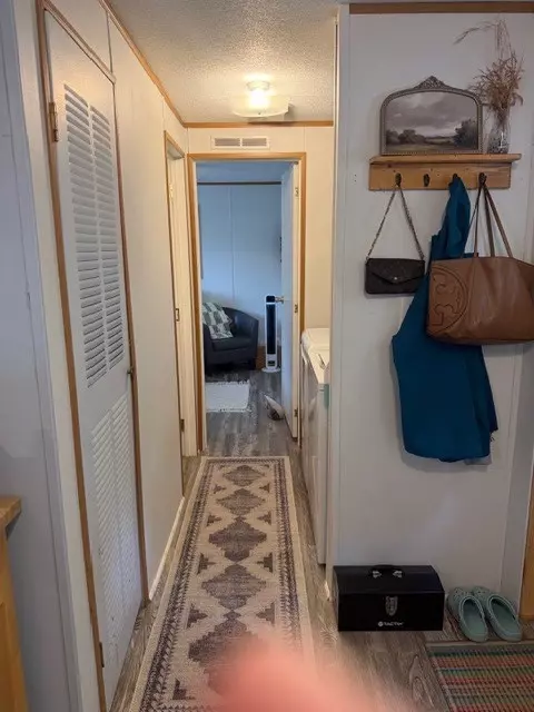 Entry Way - 912 Lyle Downs Rd, Franklin, NC 28734 photo 2 of 3