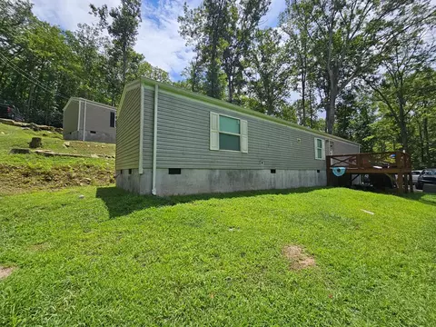 Exterior - 39 Boulder Ct, Franklin, NC 28734 photo 3 of 14